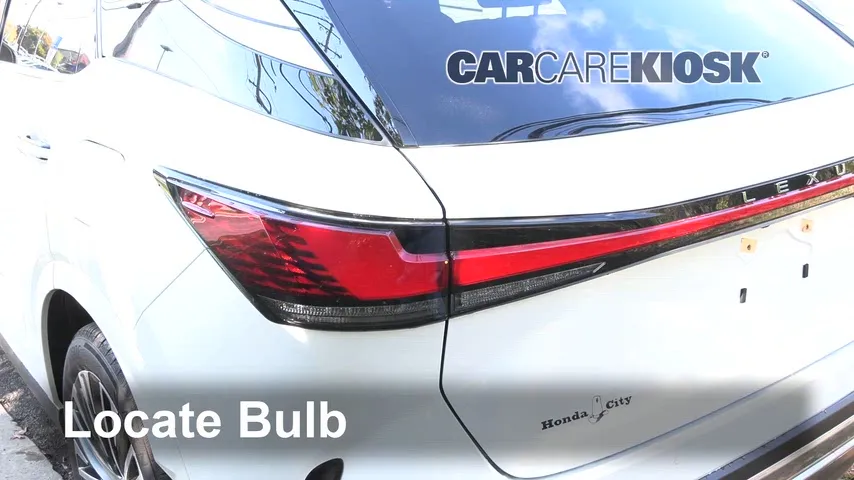 2024 Lexus RX350 2.4L 4 Cyl. Turbo Éclairage Feu clignotant arrière (remplacer l'ampoule)